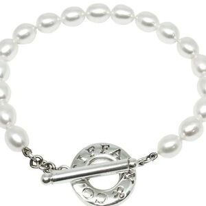 IN SEARCH OF (ISO) Tiffany and co. Pearl bracelet. Toggle only*